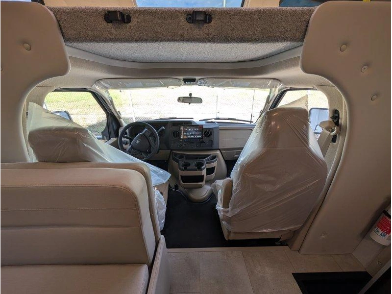 Thor Motor Coach Echelon Lc21 2027 alt
