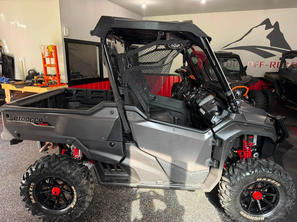 Honda Pioneer 1000-3 2017 alt