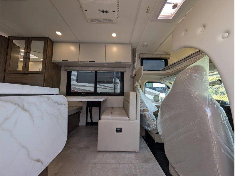 Thor Motor Coach Echelon Lc21 2027 alt