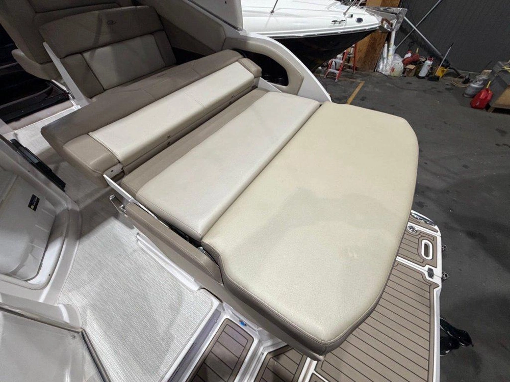 Regal 28 Express 2013 alt