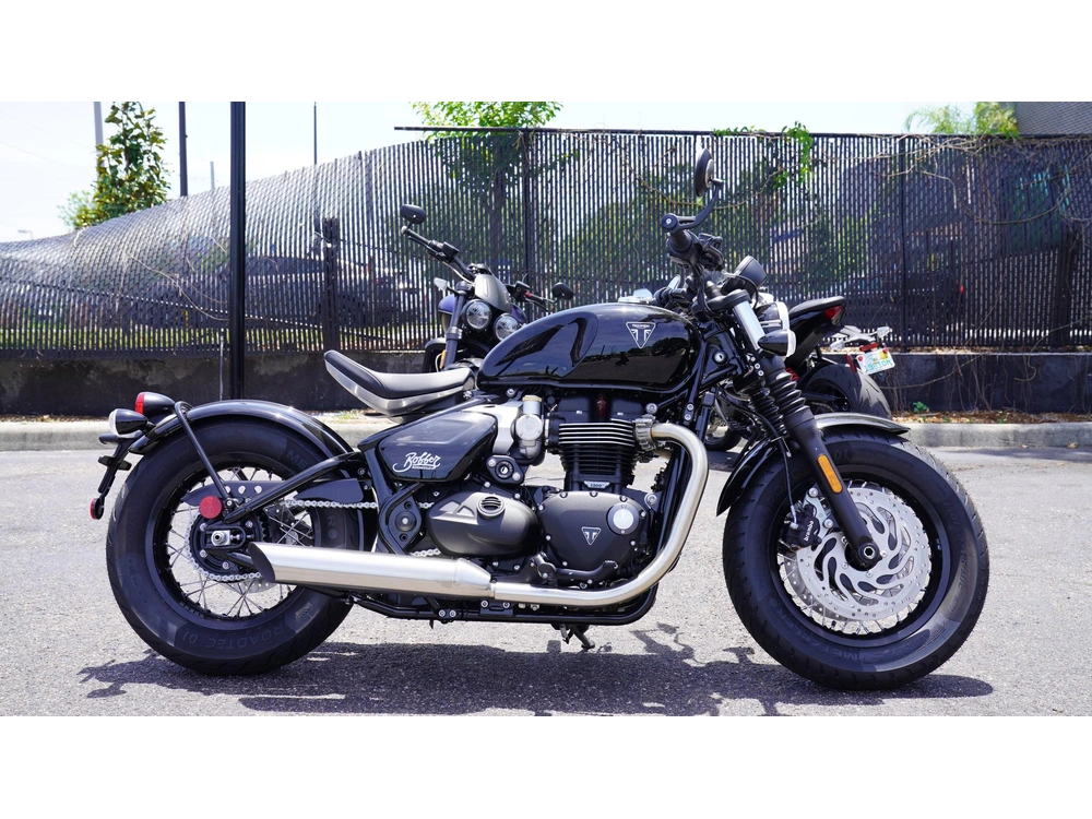 2026 Triumph Bonneville Bobber alt