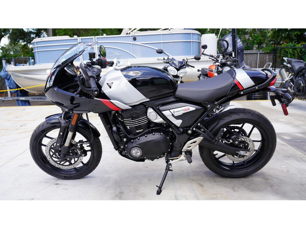 2026 Triumph Thruxton 400 alt