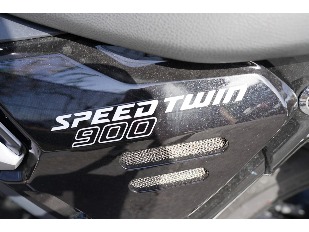 2025 Triumph Speed Twin 900 alt