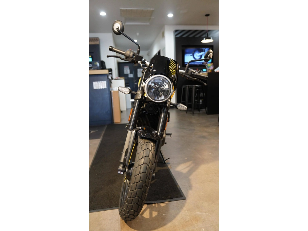 2027 Triumph Street Tracker 400 alt