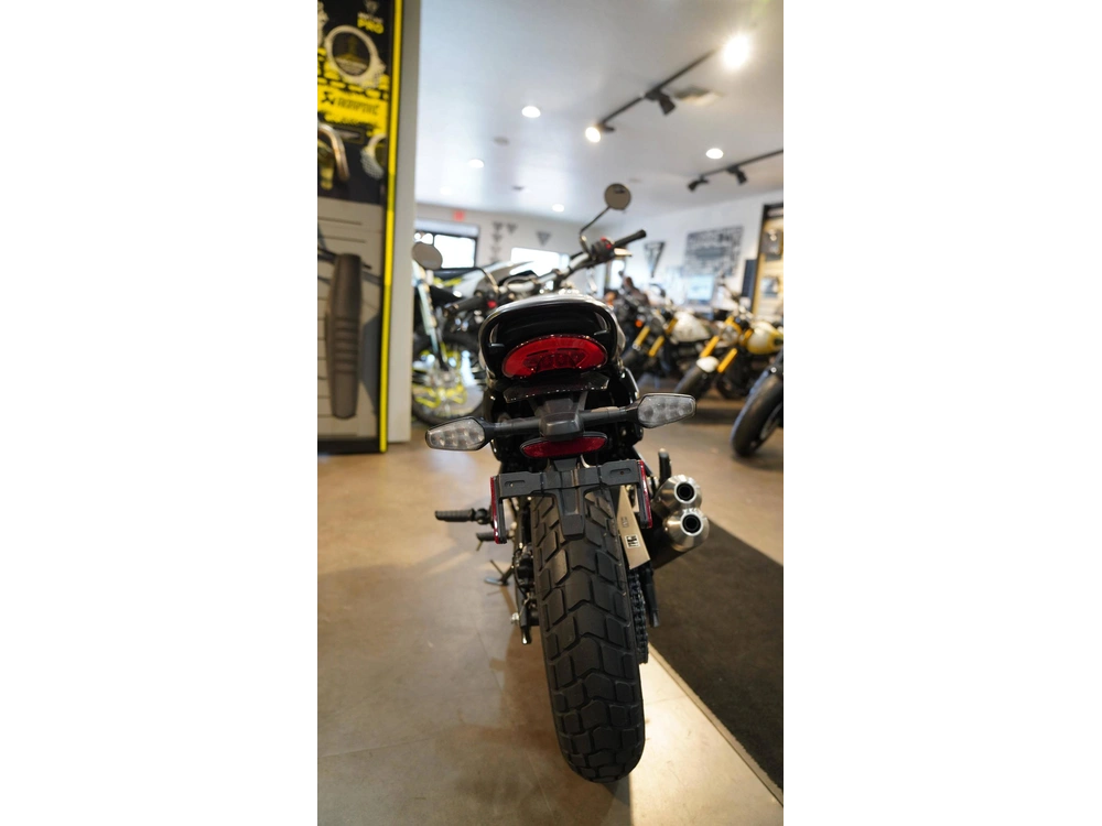 2027 Triumph Street Tracker 400 alt