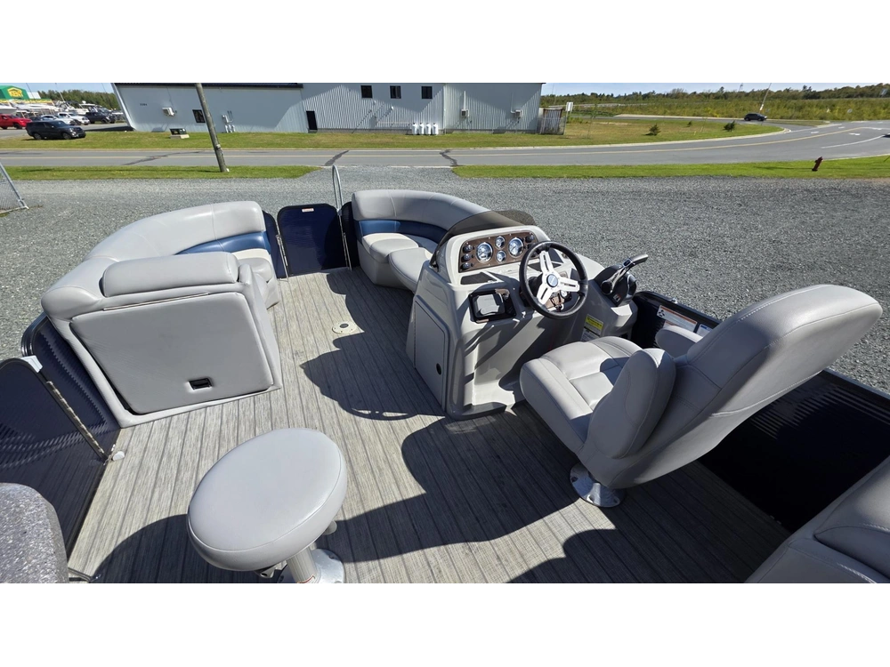 2018 Manitou Pontoon Aurora Le 230 alt