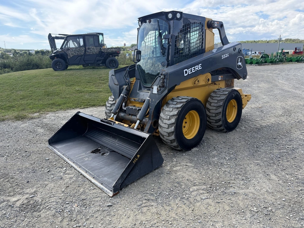 John Deere 332g 2021 alt
