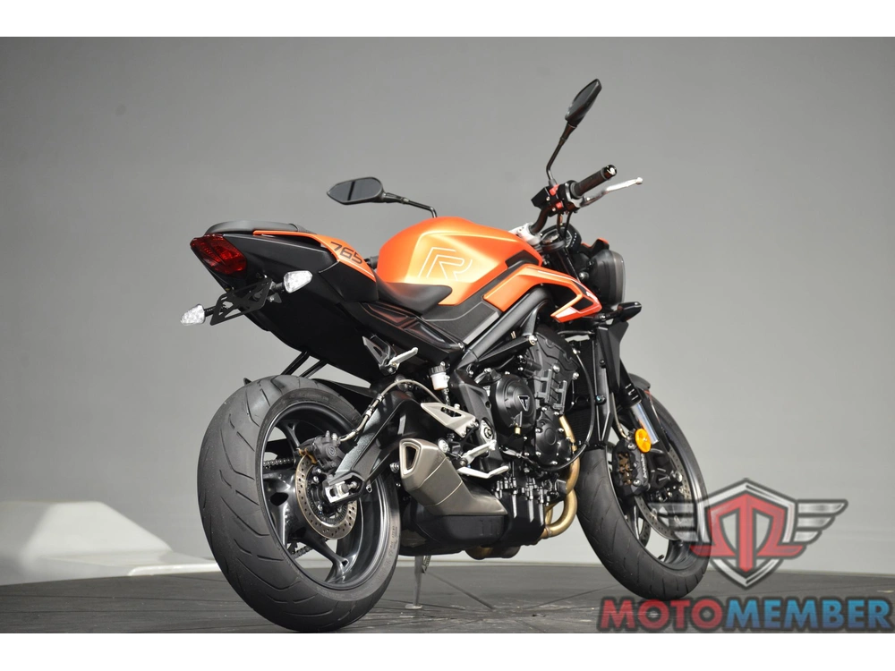 2025 Triumph Street Triple 765 R alt