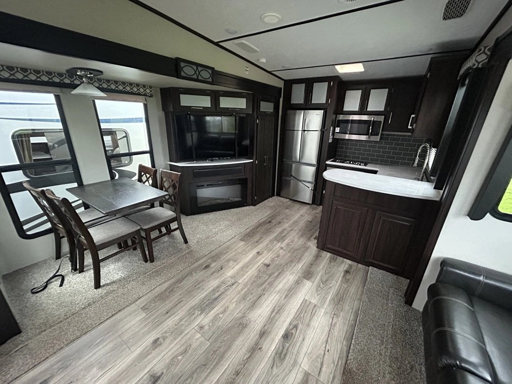 2020 Sanibel 3702 alt