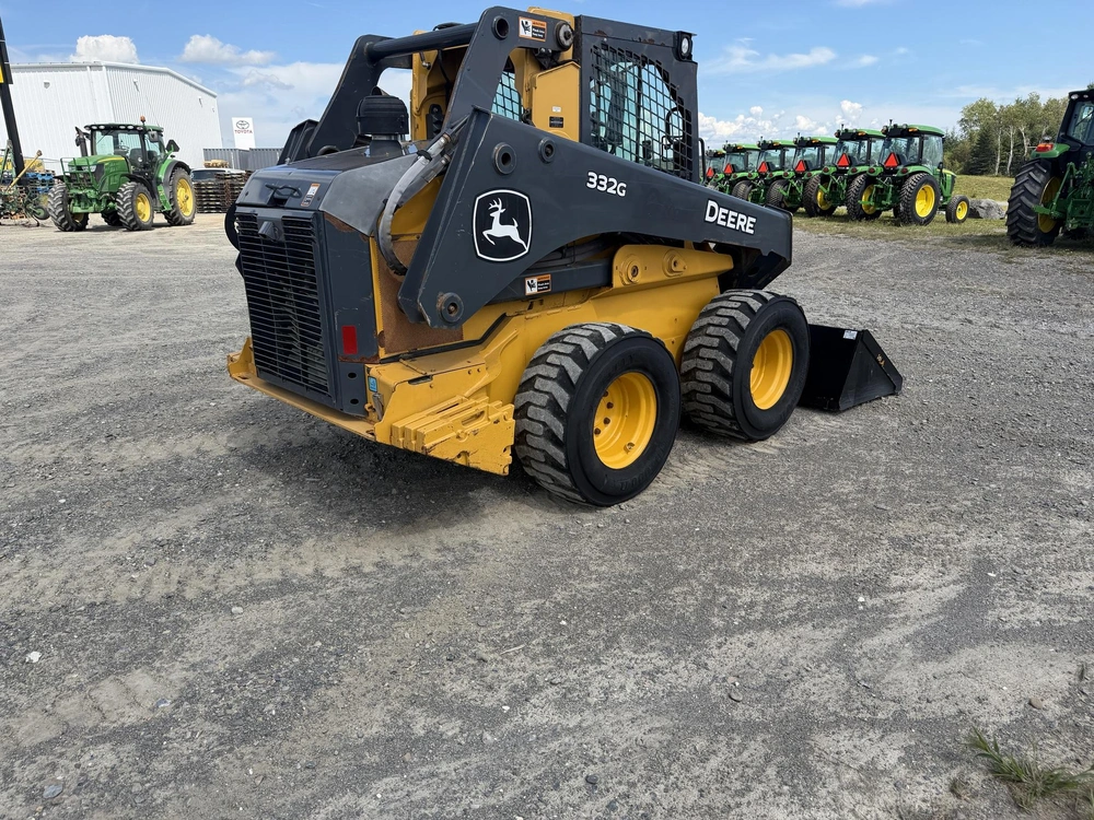John Deere 332g 2021 alt