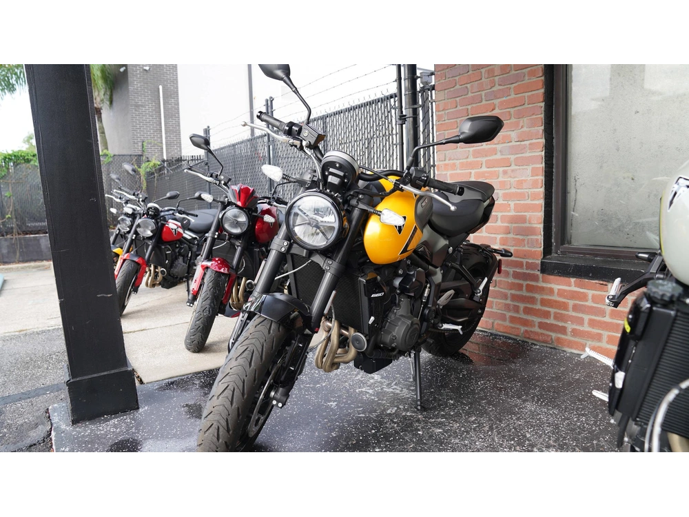 2026 Triumph Trident 660 alt