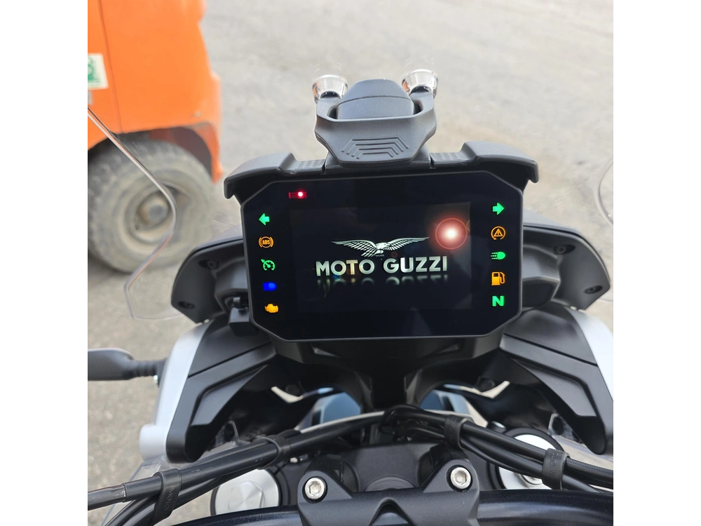 2027 Moto Guzzi V85 Tt Travel alt