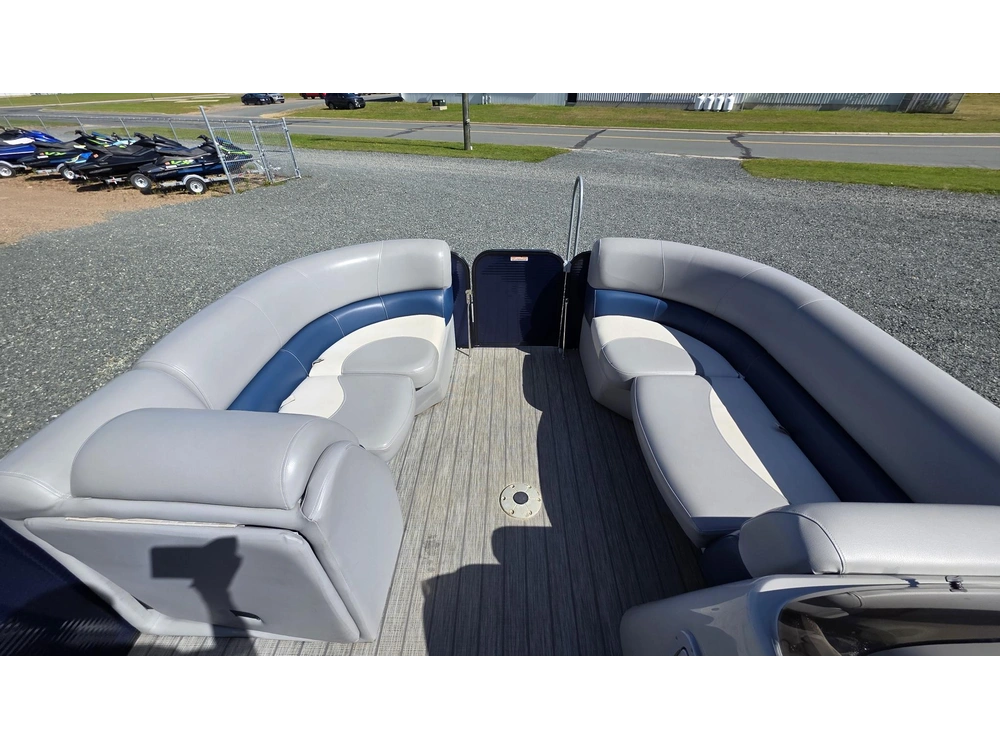 2018 Manitou Pontoon Aurora Le 230 alt