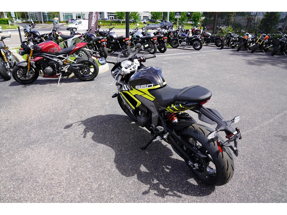2025 Triumph Daytona 660 W/custom Graphics alt