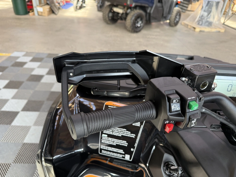 2027 Can-am Outlander Backcountry 1000r alt
