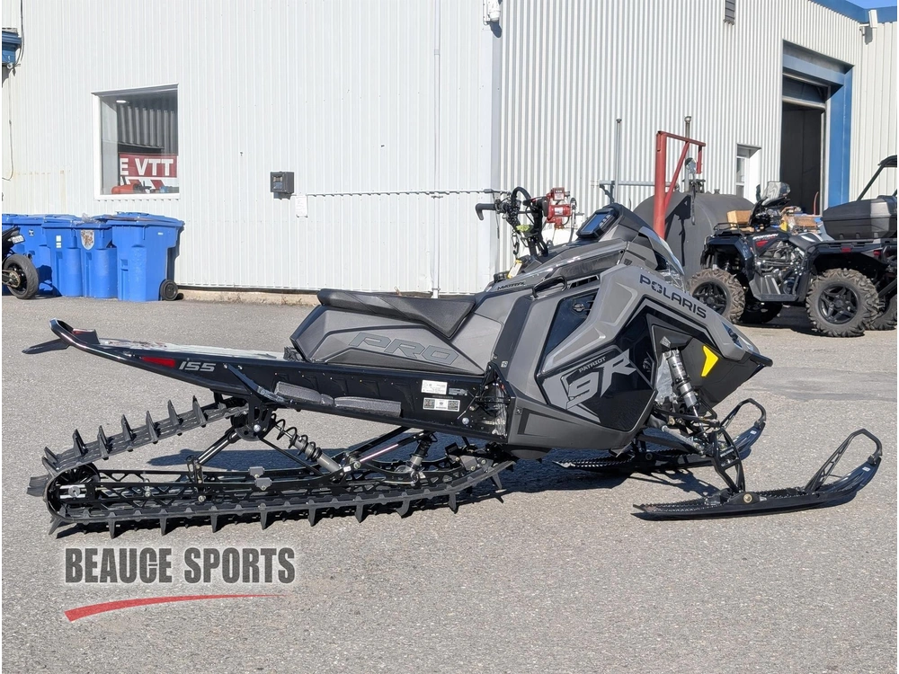2025 Polaris Patriot 9r Pro Rmk 155 Motoneige Montagne Poudreuse Hors-piste Backcountry Neige Profonde Boondocking Grimpe Arbres Haute Performance 2 Temps Légère Summit Mountain Cat Khaos alt