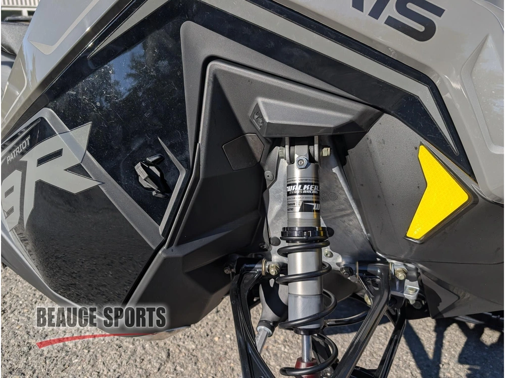 2025 Polaris Patriot 9r Pro Rmk 155 Motoneige Montagne Poudreuse Hors-piste Backcountry Neige Profonde Boondocking Grimpe Arbres Haute Performance 2 Temps Légère Summit Mountain Cat Khaos alt