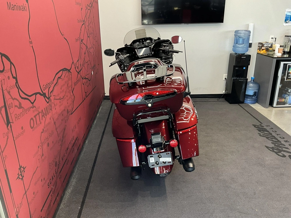Indian Motorcycle Pursuit Dark Horse + 112 + Powerband Audio Package 2026 alt