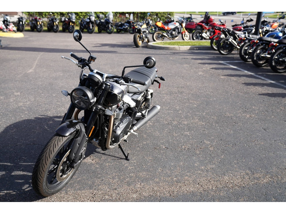 2025 Triumph Speed Twin 900 alt