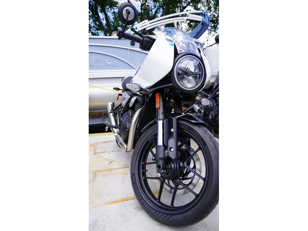 2026 Triumph Thruxton 400 alt