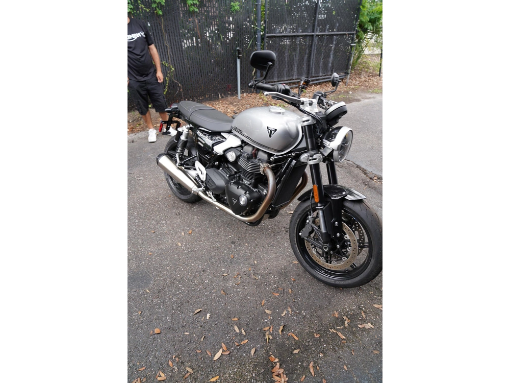 2025 Triumph Speed Twin 1200 alt