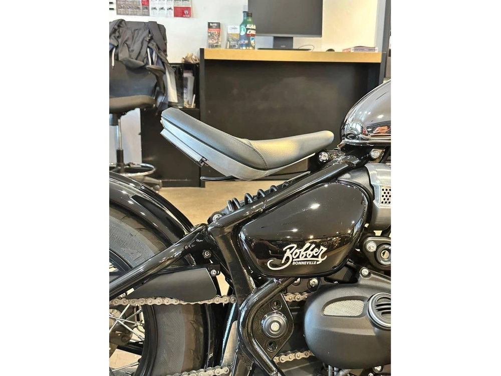 2023 Triumph Bonneville Bobber Chrome Edition alt