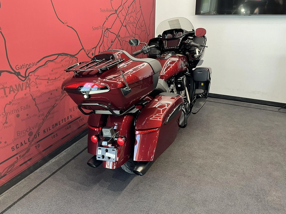 Indian Motorcycle Pursuit Dark Horse + 112 + Powerband Audio Package 2026 alt