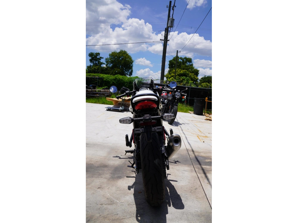 2026 Triumph Thruxton 400 alt