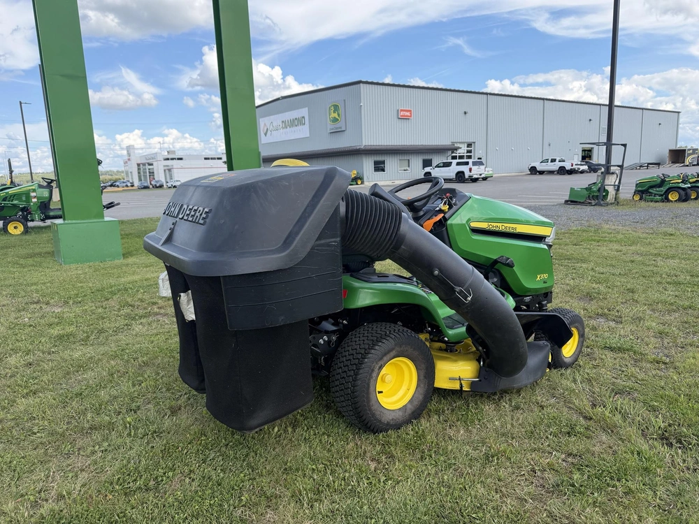 2022 John Deere X370 alt