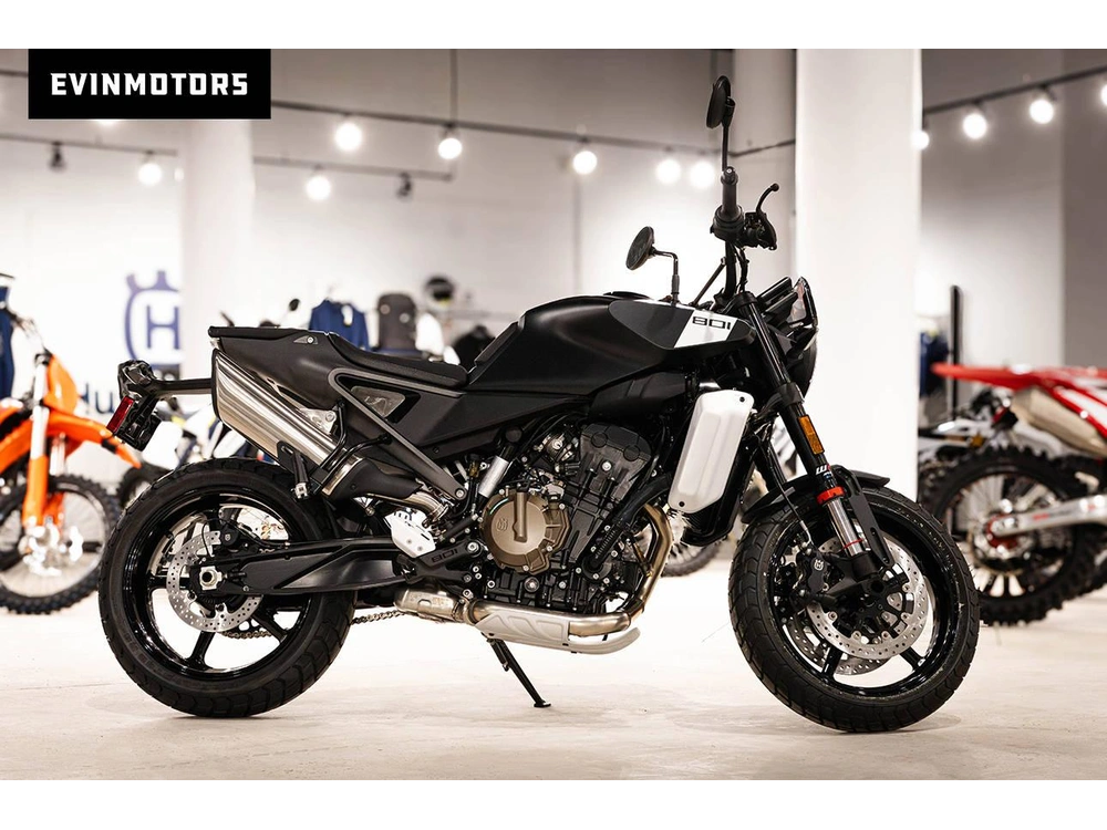 2025 Husqvarna Motorcycles Svartpilen 801