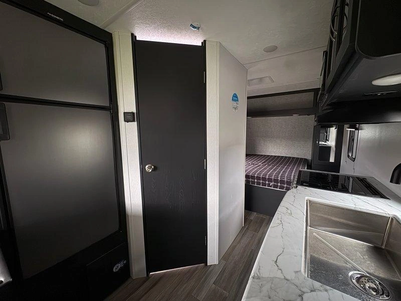 2023 Coachmen Freddom alt