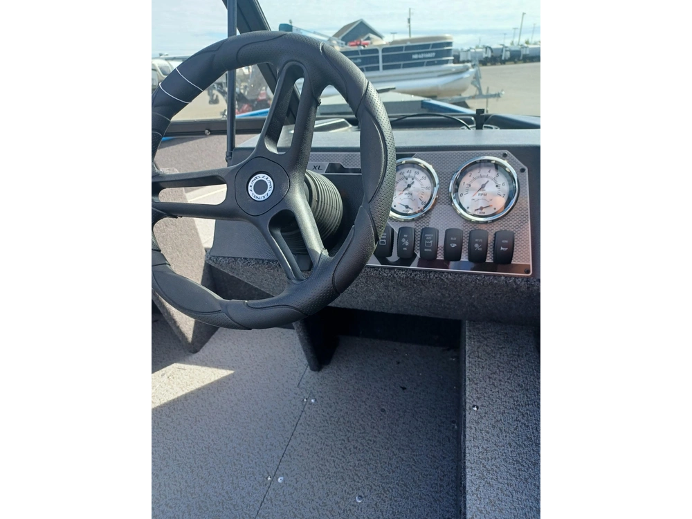 2025 Lund Boat Co 1650 Rebel Xs alt