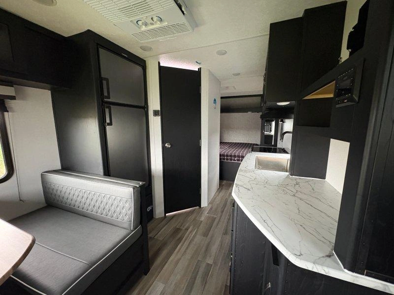 2023 Coachmen Freddom alt