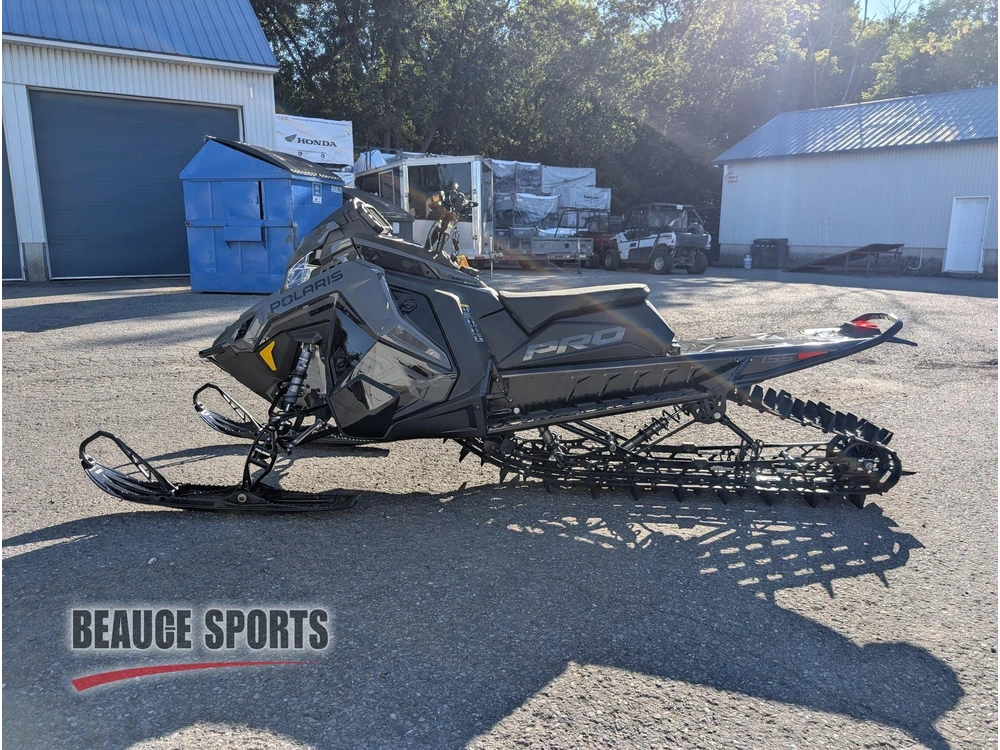2025 Polaris Patriot 9r Pro Rmk 155 Motoneige Montagne Poudreuse Hors-piste Backcountry Neige Profonde Boondocking Grimpe Arbres Haute Performance 2 Temps Légère Summit Mountain Cat Khaos alt