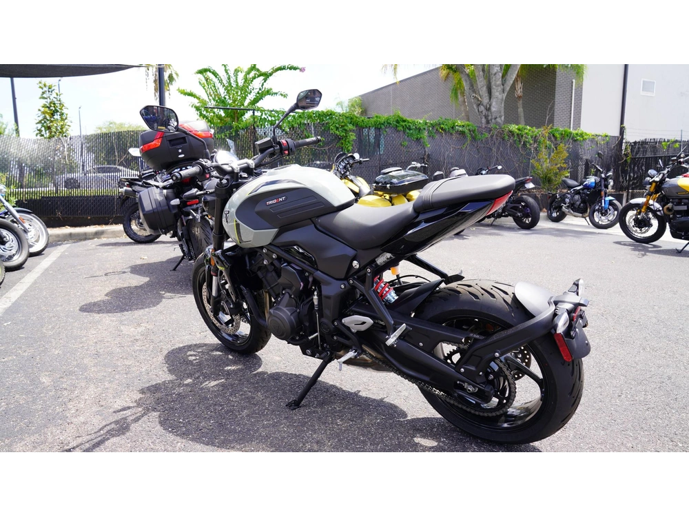2026 Triumph Trident 660 alt