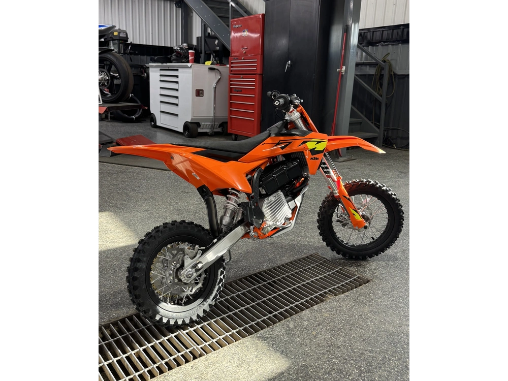2027 Ktm Sx-e5 alt