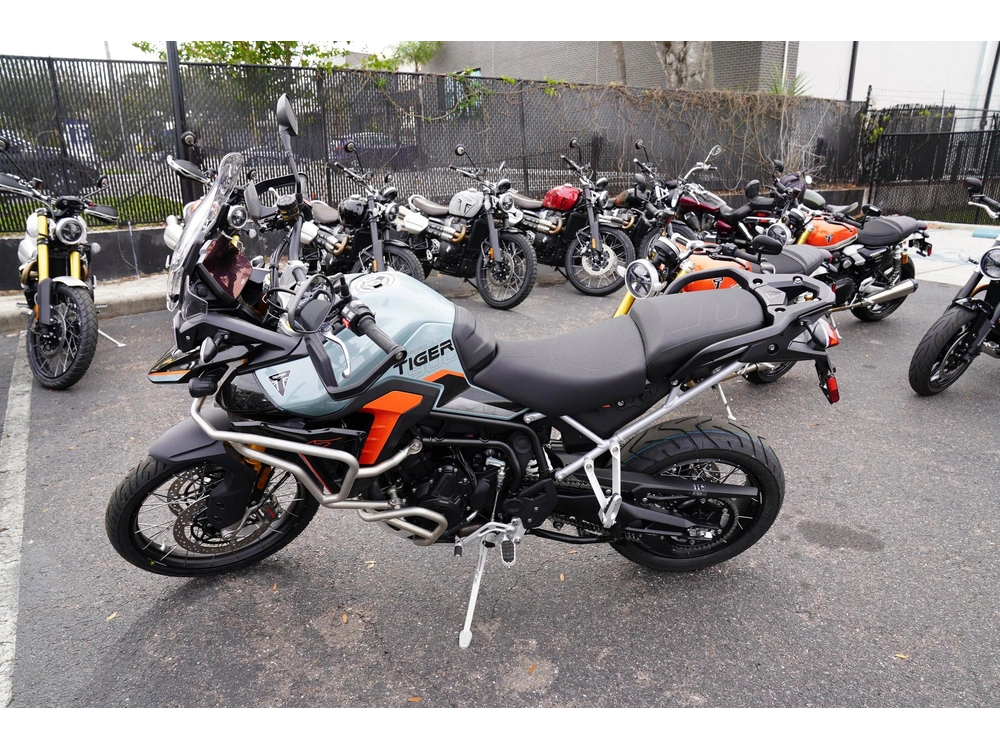 2026 Triumph Tiger 900 Desert Edition alt