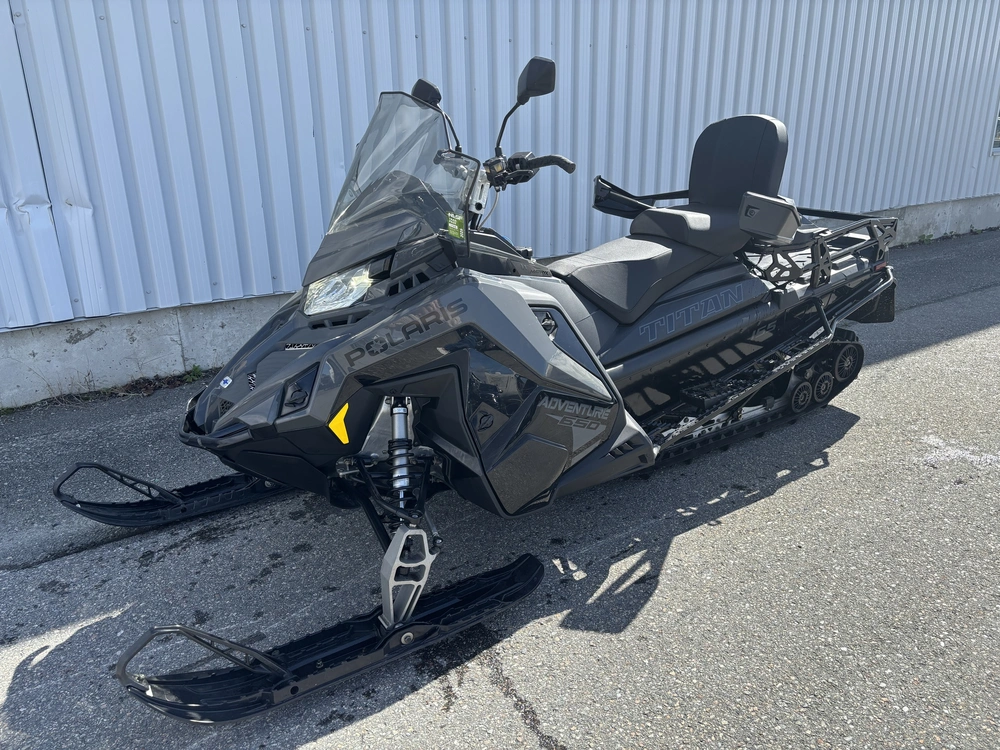 2025 Polaris Titan 650 Adv 155 (1.8-inch) Demo alt