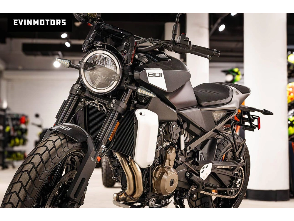 2025 Husqvarna Motorcycles Svartpilen 801