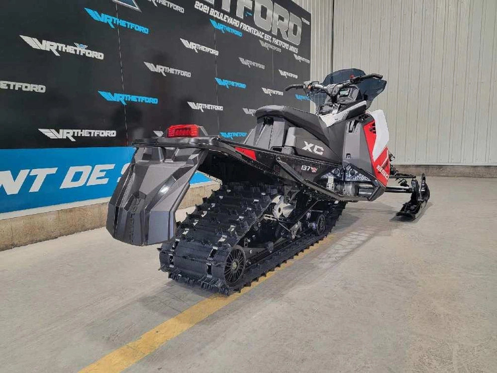 Polaris 850 Indy Xc 137 2027 alt