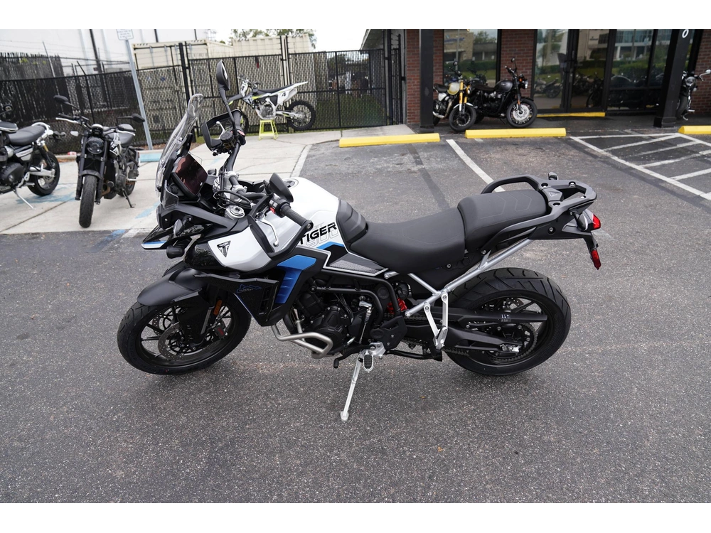 2026 Triumph Tiger 900 Alpine Edition alt