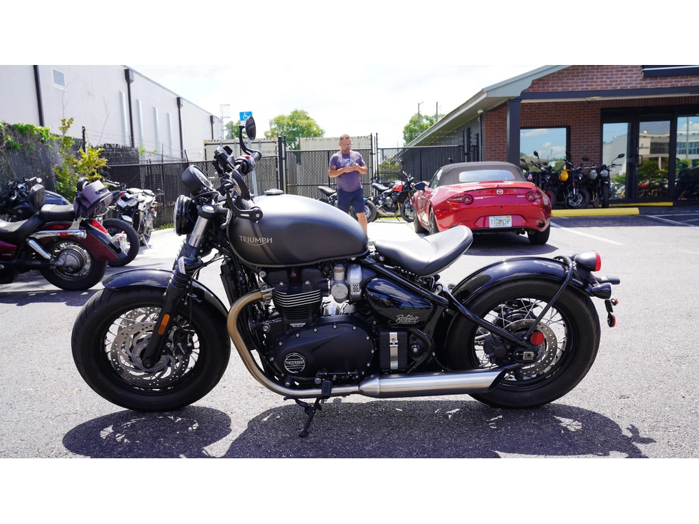 2022 Triumph Bonneville Bobber alt