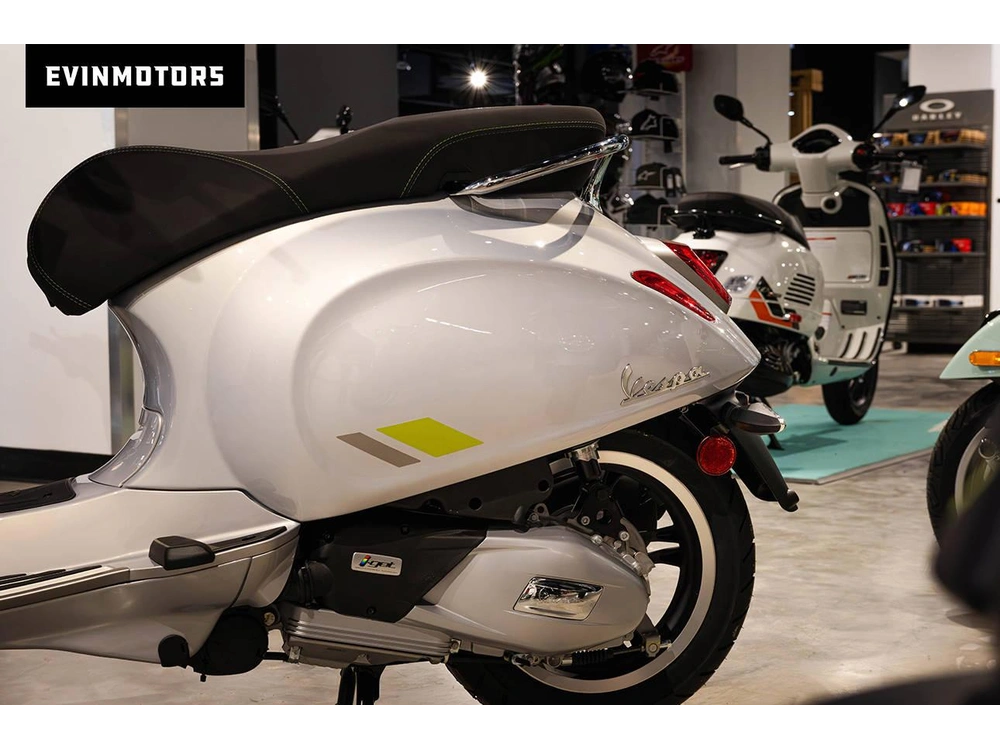 2025 Vespa Primavera 150