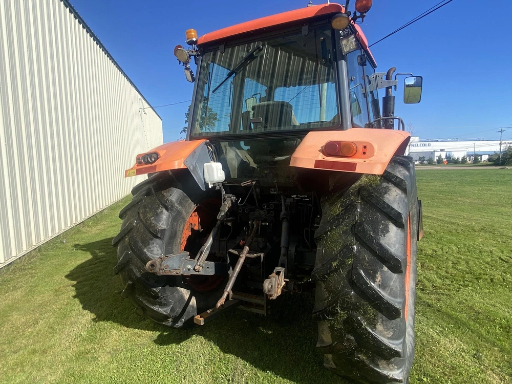 Kubota M110 2010