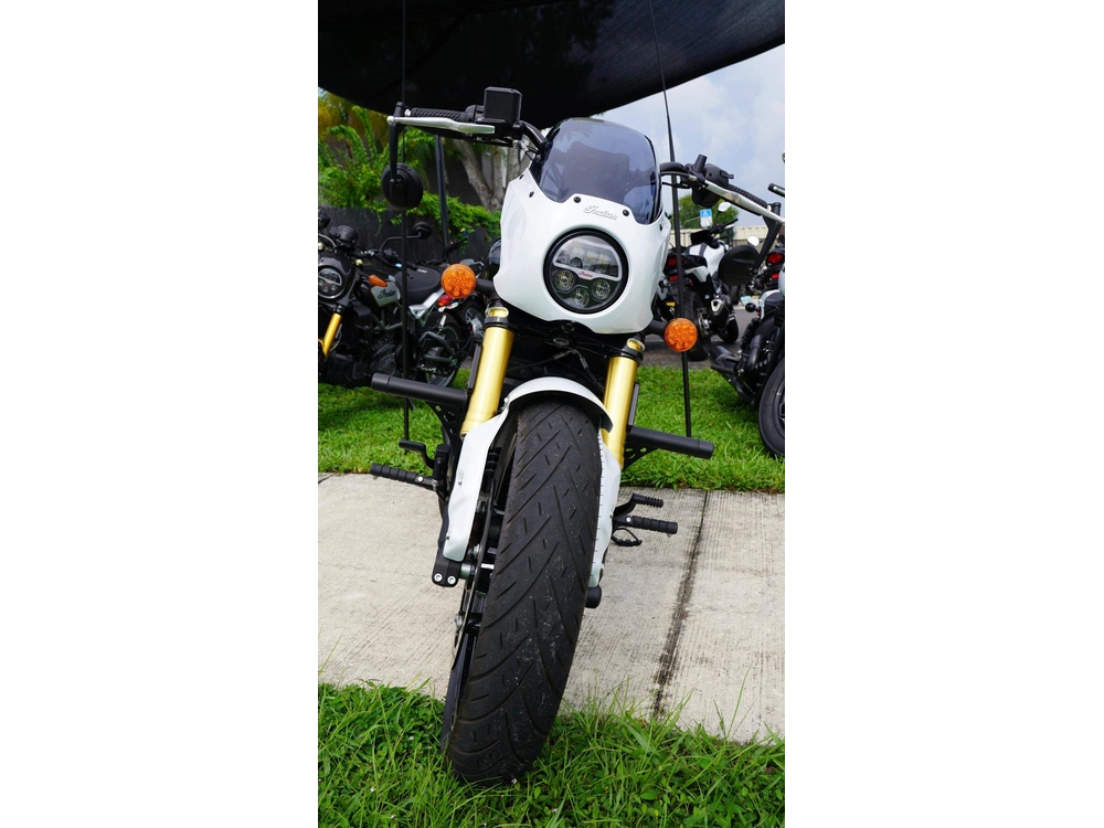 2025 Indian Motorcycle Motorcycle 101 Scout White Mtlc Wgrfx Tec alt