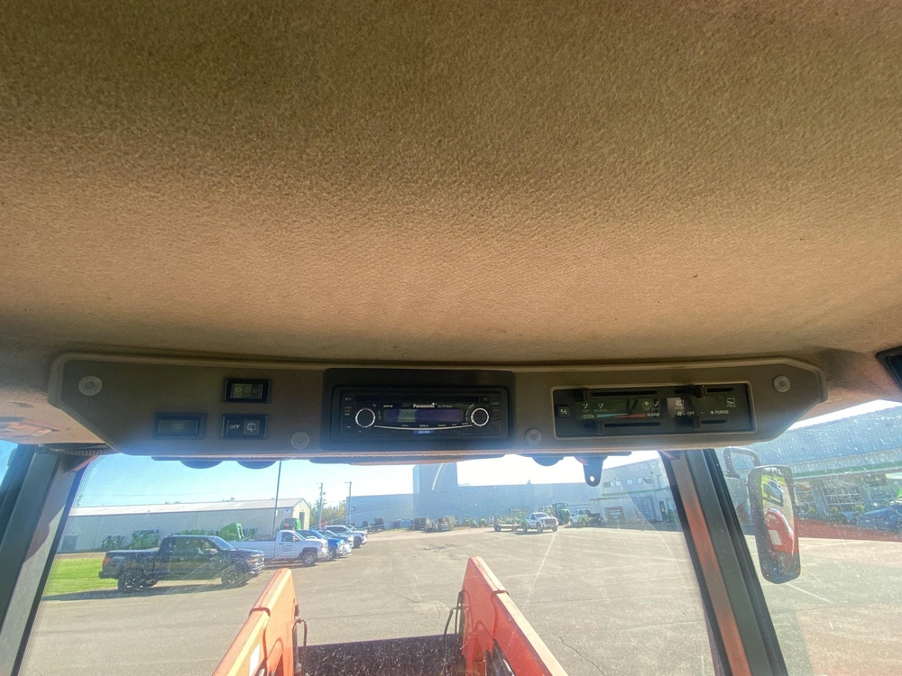 Kubota M110 2010