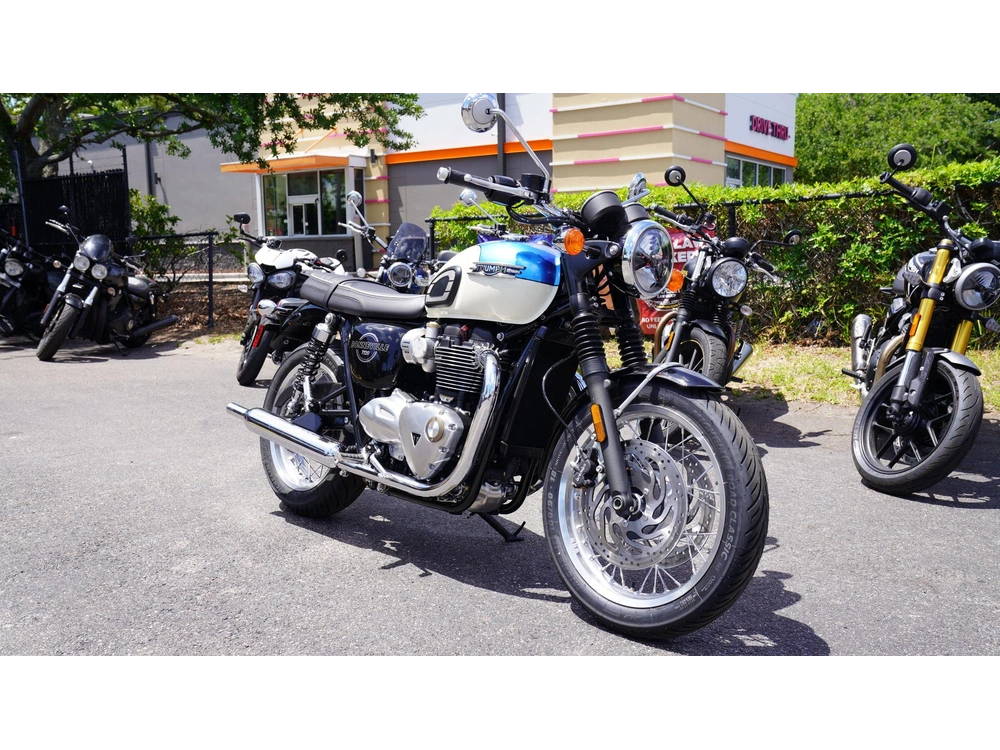 2026 Triumph Bonneville T120 alt