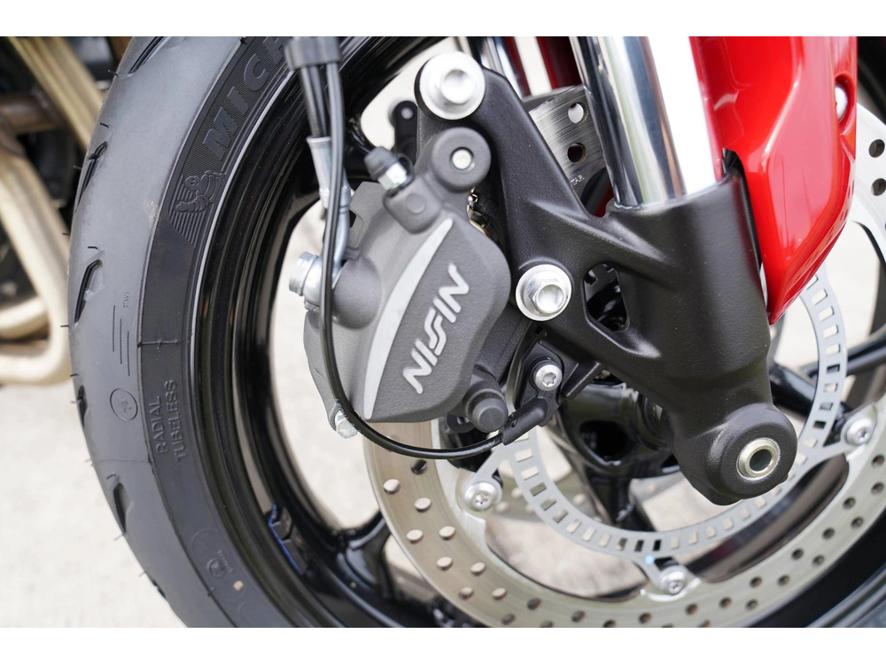 2025 Triumph Trident 660 alt