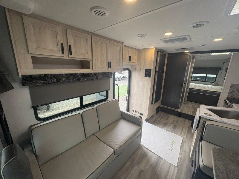 Forest River Sunseeker 3050s 2023 alt