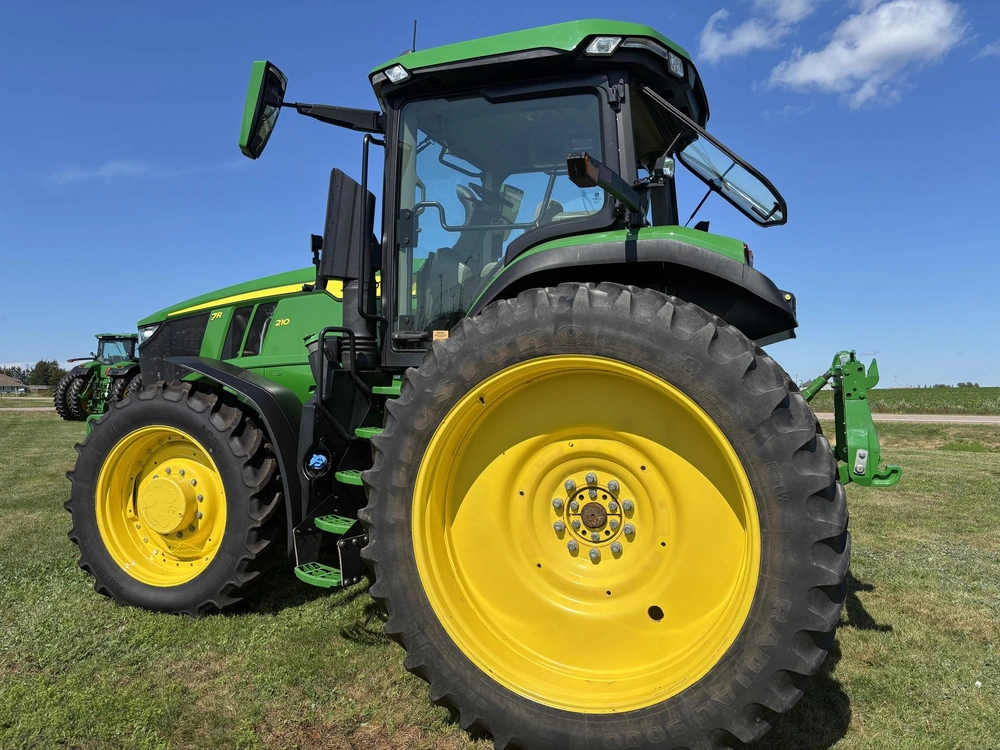 2023 John Deere 7r 210